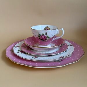 Royal Albert Cheeky Pink 5-Piece Dinnerware Set